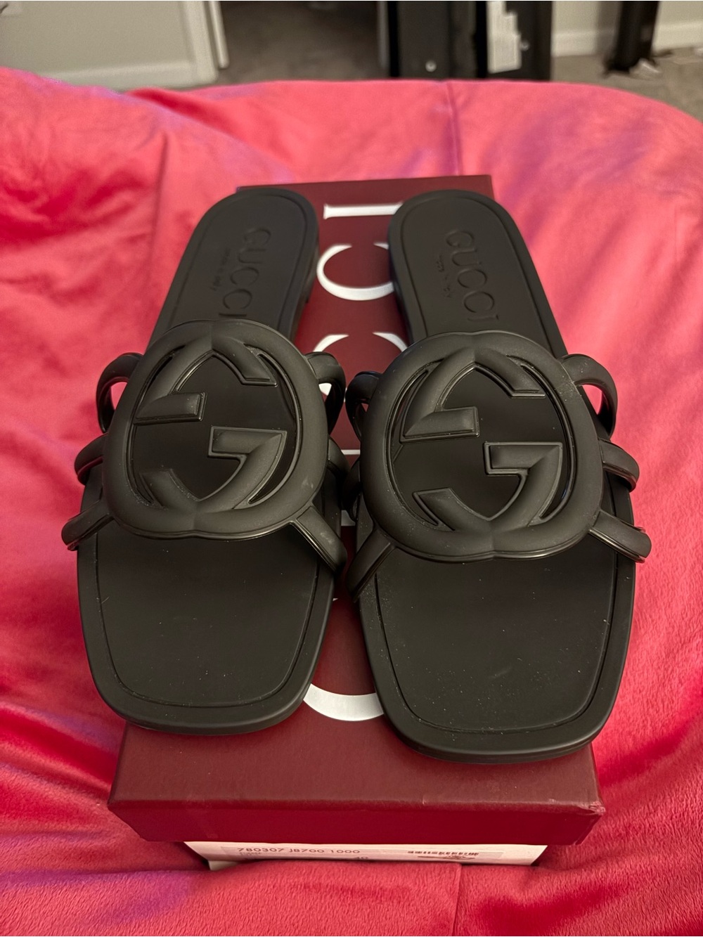 Authentic Gucci Women's Interlocking G slide sandal - Picture 2 of 6
